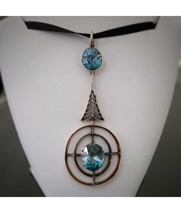Edwardian Silver & 9ct Gold Blue Zircon Target Pendant – c.1900-1915 Edwardian Silver & 9ct Gold Blue Zircon Target Pendant – c.1900-1915