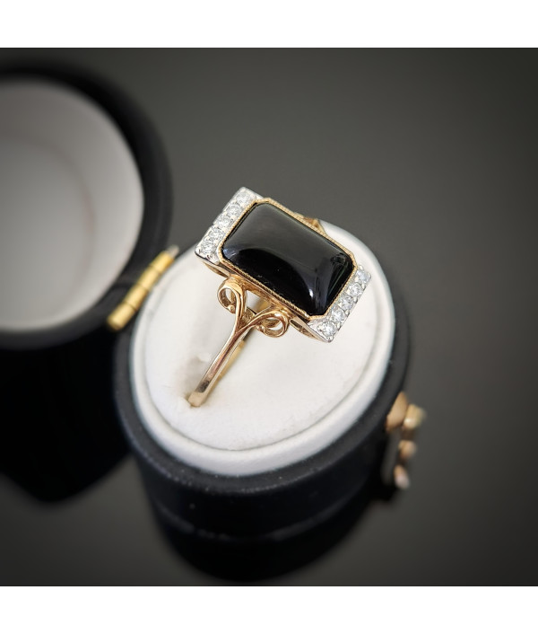 Onyx and Diamond Ring in 9K Yellow Gold Onyx and Diamond Ring in 9K Yellow Gold