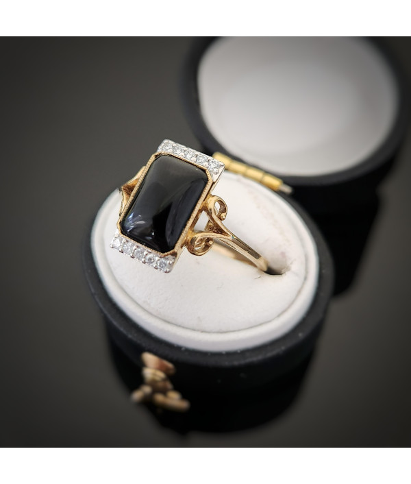 Onyx and Diamond Ring in 9K Yellow Gold Onyx and Diamond Ring in 9K Yellow Gold