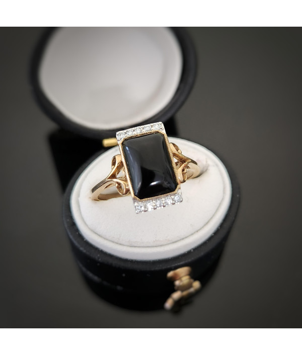 Onyx and Diamond Ring in 9K Yellow Gold