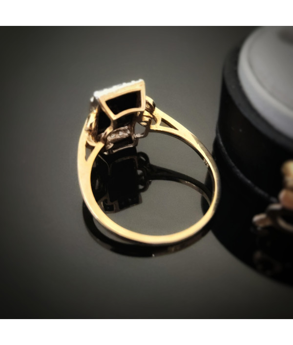 Onyx and Diamond Ring in 9K Yellow Gold Onyx and Diamond Ring in 9K Yellow Gold