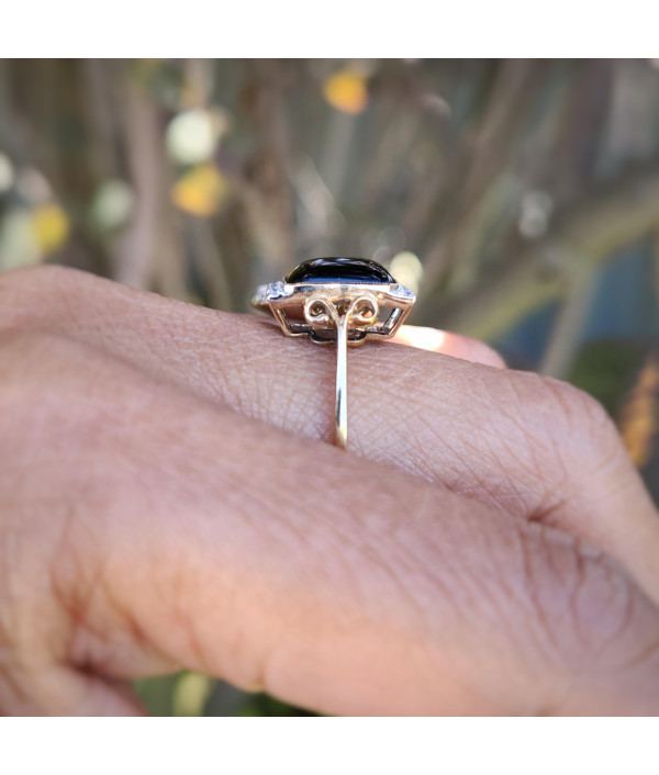 Onyx and Diamond Ring in 9K Yellow Gold Onyx and Diamond Ring in 9K Yellow Gold