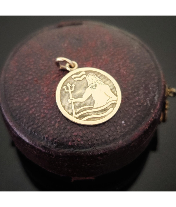 8K Gold Aquarius Zodiac Pendant – 16mm