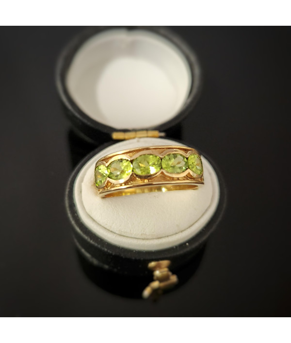 Five-Stone Peridot Ring in 9k Gold – A...