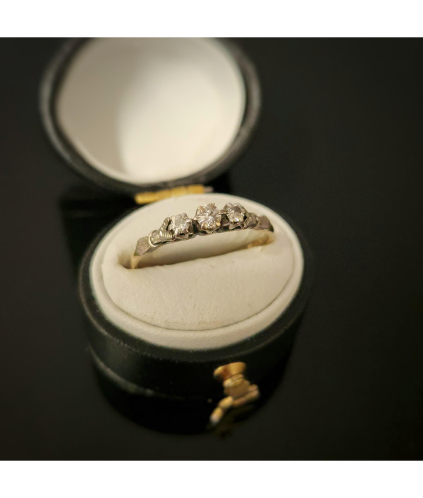 Classic Mid-Century Three-Stone Diamond Ring in Platinum and 18ct Gold Classic Mid-Century Three-Stone Diamond Ring in Platinum and 18ct Gold