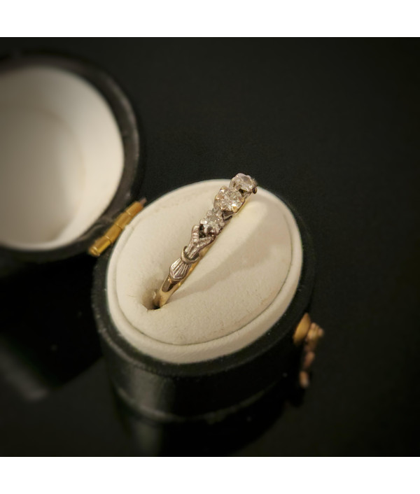 Classic Mid-Century Three-Stone Diamond Ring in Platinum and 18ct Gold Classic Mid-Century Three-Stone Diamond Ring in Platinum and 18ct Gold