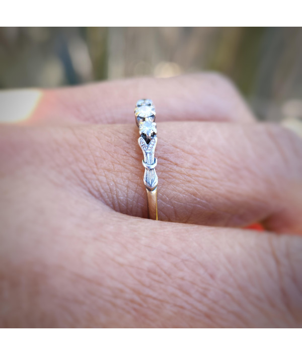 Classic Mid-Century Three-Stone Diamond Ring in Platinum and 18ct Gold Classic Mid-Century Three-Stone Diamond Ring in Platinum and 18ct Gold