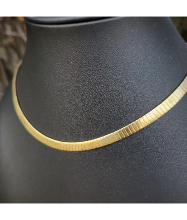 Elegant Italian 9ct Gold Omega Link Necklace by UNOAERRE Elegant Italian 9ct Gold Omega Link Necklace by UNOAERRE