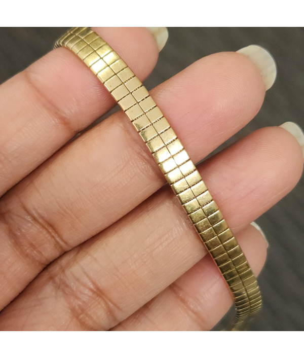 Elegant Italian 9ct Gold Omega Link Necklace by UNOAERRE Elegant Italian 9ct Gold Omega Link Necklace by UNOAERRE