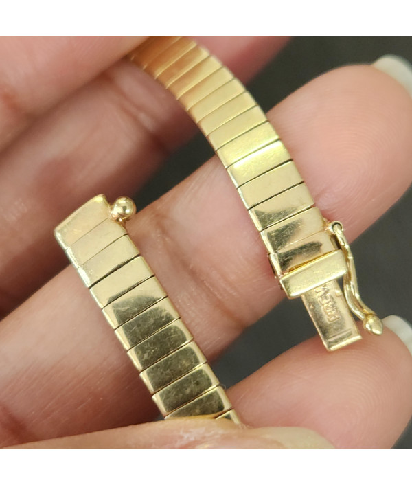 Elegant Italian 9ct Gold Omega Link Necklace by UNOAERRE Elegant Italian 9ct Gold Omega Link Necklace by UNOAERRE