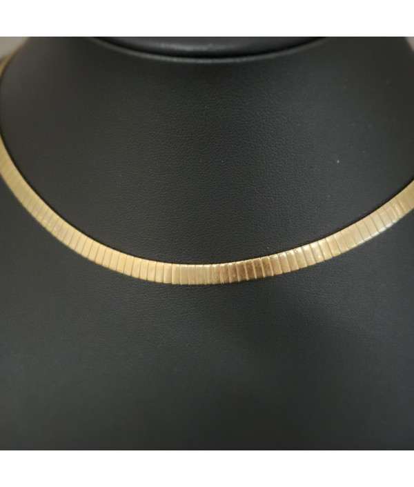 Elegant Italian 9ct Gold Omega Link Necklace by UNOAERRE Elegant Italian 9ct Gold Omega Link Necklace by UNOAERRE