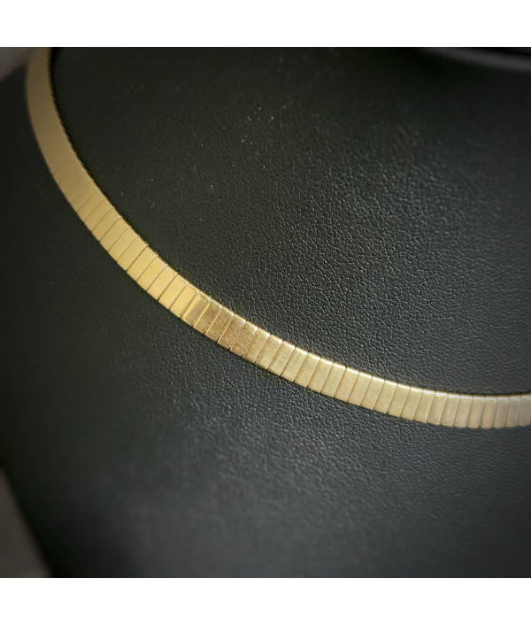 Elegant Italian 9ct Gold Omega Link Necklace by UNOAERRE Elegant Italian 9ct Gold Omega Link Necklace by UNOAERRE