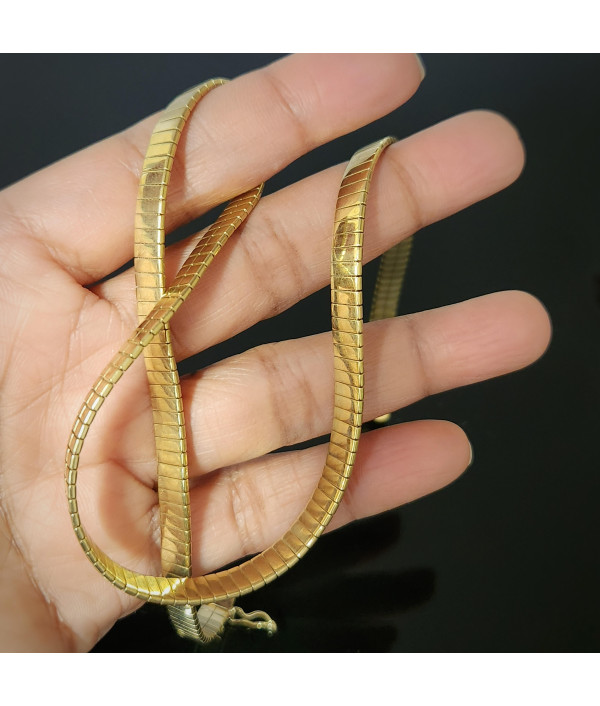 Elegant Italian 9ct Gold Omega Link Necklace by UNOAERRE Elegant Italian 9ct Gold Omega Link Necklace by UNOAERRE