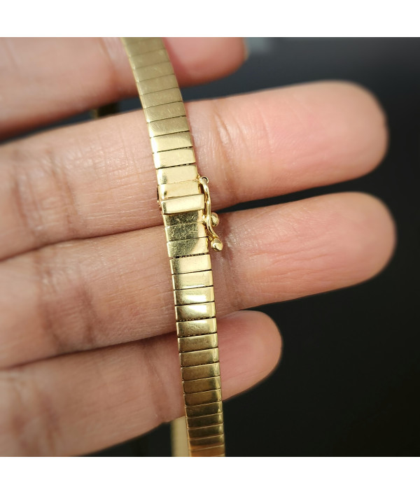Elegant Italian 9ct Gold Omega Link Necklace by UNOAERRE Elegant Italian 9ct Gold Omega Link Necklace by UNOAERRE