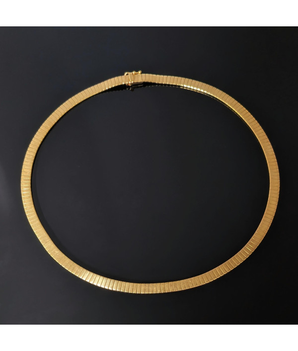 Elegant Italian 9ct Gold Omega Link Necklace by UNOAERRE Elegant Italian 9ct Gold Omega Link Necklace by UNOAERRE