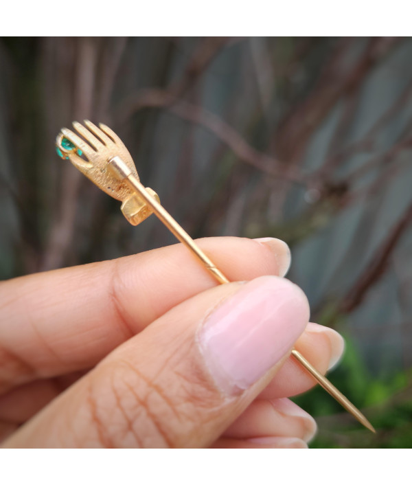 Victorian 15ct Gold Glove Hand Stickpin with Emerald Paste
