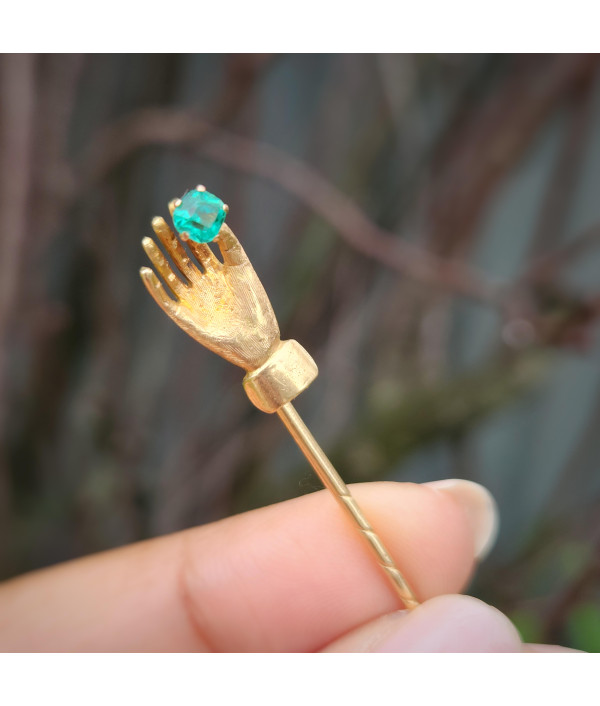 Victorian 15ct Gold Glove Hand Stickpin with Emerald Paste