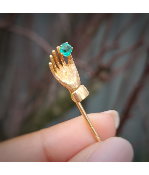 Victorian 15ct Gold Glove Hand Stickpin with Emerald Paste