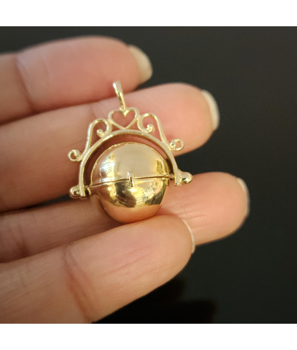 Vintage 9ct Gold Spherical Swivel Photo Locket Vintage 9ct Gold Spherical Swivel Photo Locket