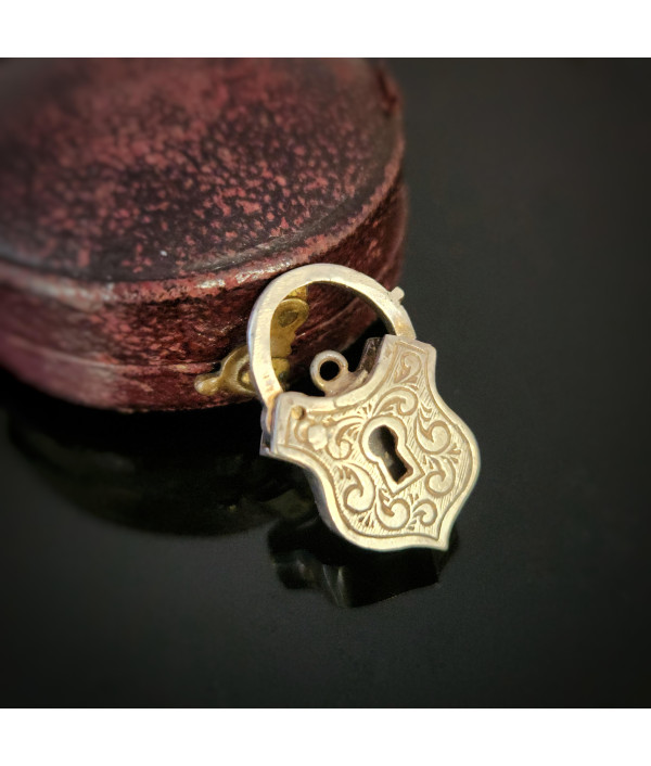 Sterling Silver Engraved Padlock Charm Pendant Sterling Silver Engraved Padlock Charm Pendant
