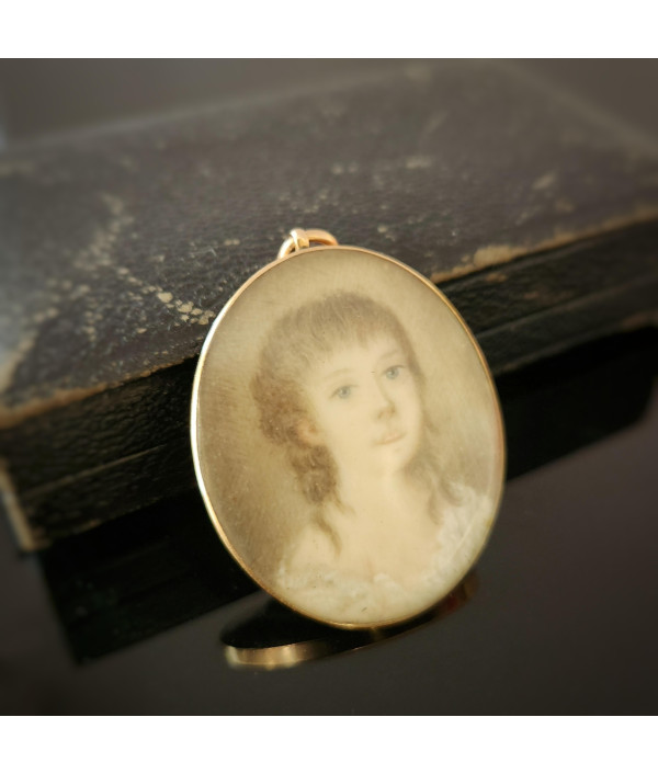 Georgian Mourning Portrait Pendant in 12k Gold c.1780–1820 Georgian Mourning Portrait Pendant in 12k Gold c.1780–1820