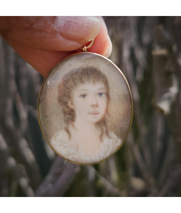 Georgian Mourning Portrait Pendant in 12k Gold c.1780–1820 Georgian Mourning Portrait Pendant in 12k Gold c.1780–1820