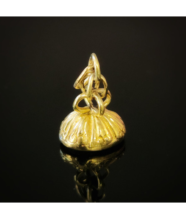 Victorian 9ct Gold Mini Fob Seal with Chalcedony Face Victorian 9ct Gold Mini Fob Seal with Chalcedony Face