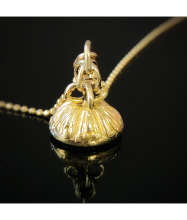 Victorian 9ct Gold Mini Fob Seal with Chalcedony Face Victorian 9ct Gold Mini Fob Seal with Chalcedony Face