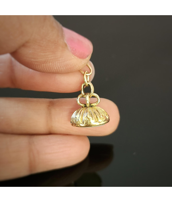 Victorian 9ct Gold Mini Fob Seal with Chalcedony Face Victorian 9ct Gold Mini Fob Seal with Chalcedony Face
