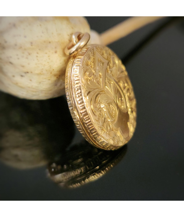 Victorian 15ct Gold Double-sided Engraved Photo Locket Victorian 15ct Gold Double-sided Engraved Photo Locket