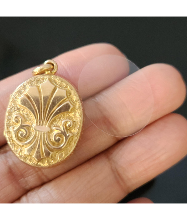 Victorian 15ct Gold Double-sided Engraved Photo Locket