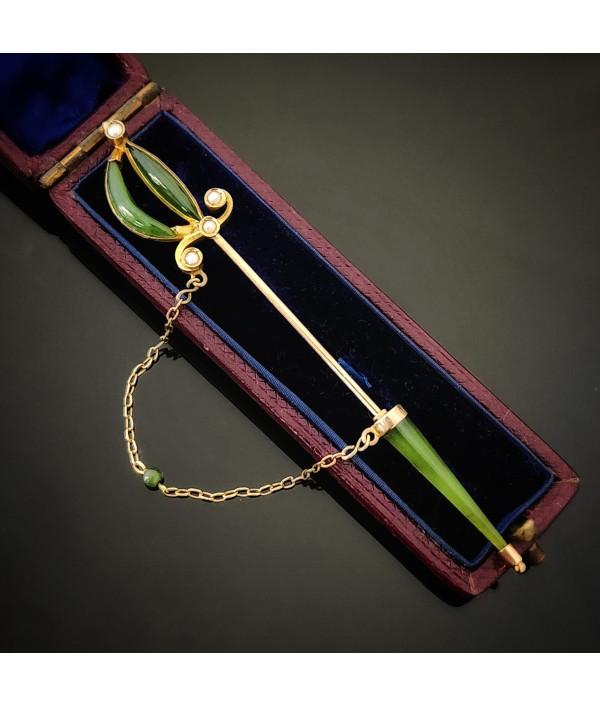 Edwardian Nephrite Jade Sword Jabot Pin in 9K Gold Edwardian Nephrite Jade Sword Jabot Pin in 9K Gold
