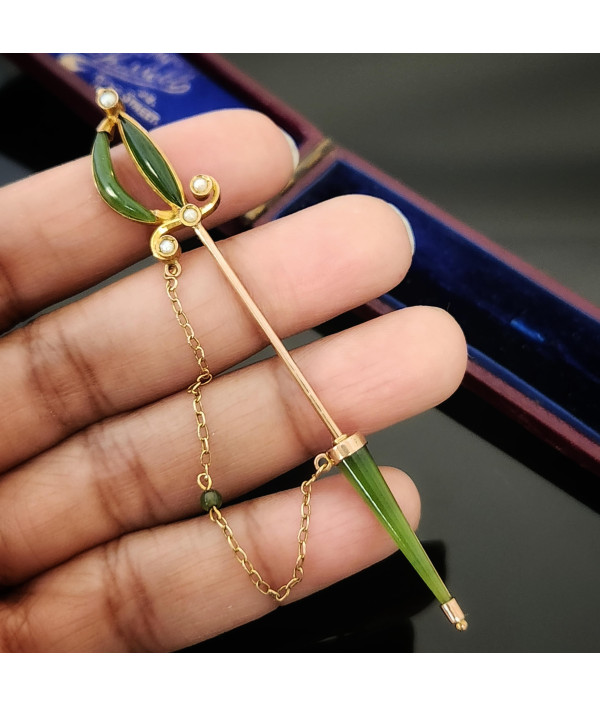 Edwardian Nephrite Jade Sword Jabot Pin in 9K Gold Edwardian Nephrite Jade Sword Jabot Pin in 9K Gold