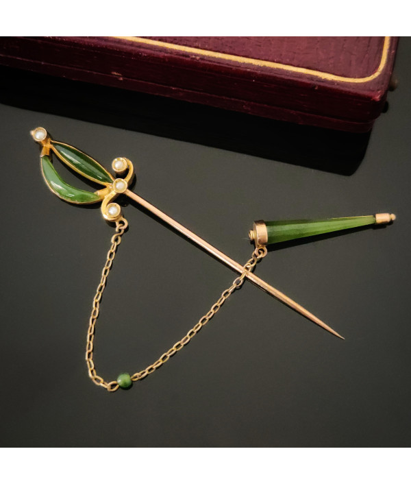 Edwardian Nephrite Jade Sword Jabot Pin in 9K Gold Edwardian Nephrite Jade Sword Jabot Pin in 9K Gold