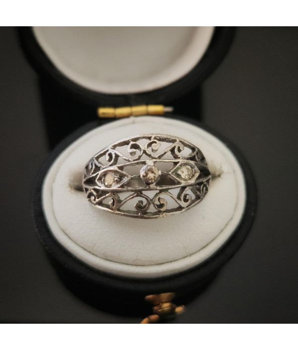 Vintage Three Stone Diamond Ring in Brit...