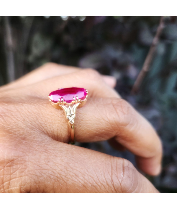 Vintage USSR 14k Gold Synthetic Ruby Ring with Ornate Shoulders
