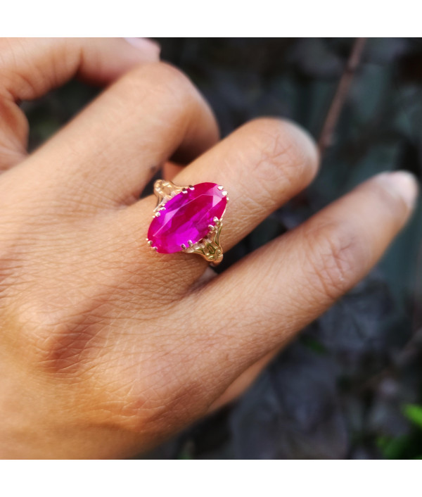 Vintage USSR 14k Gold Synthetic Ruby Ring with Ornate Shoulders