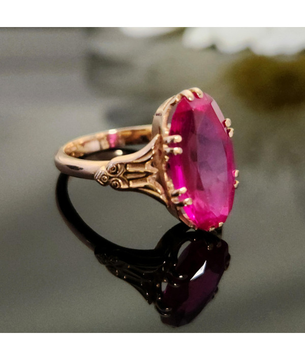Vintage USSR 14k Gold Synthetic Ruby Ring with Ornate Shoulders