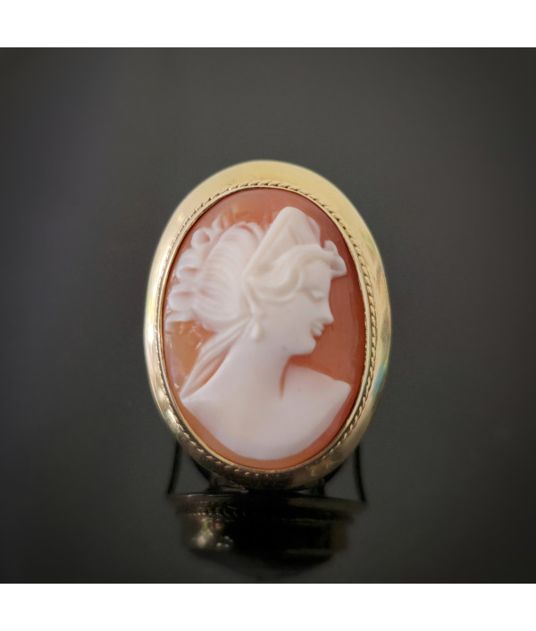Vintage Large Statement Shell Cameo Ring in 14K Yellow Gold Vintage Large Statement Shell Cameo Ring in 14K Yellow Gold