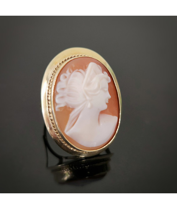 Vintage Large Statement Shell Cameo Ring in 14K Yellow Gold Vintage Large Statement Shell Cameo Ring in 14K Yellow Gold