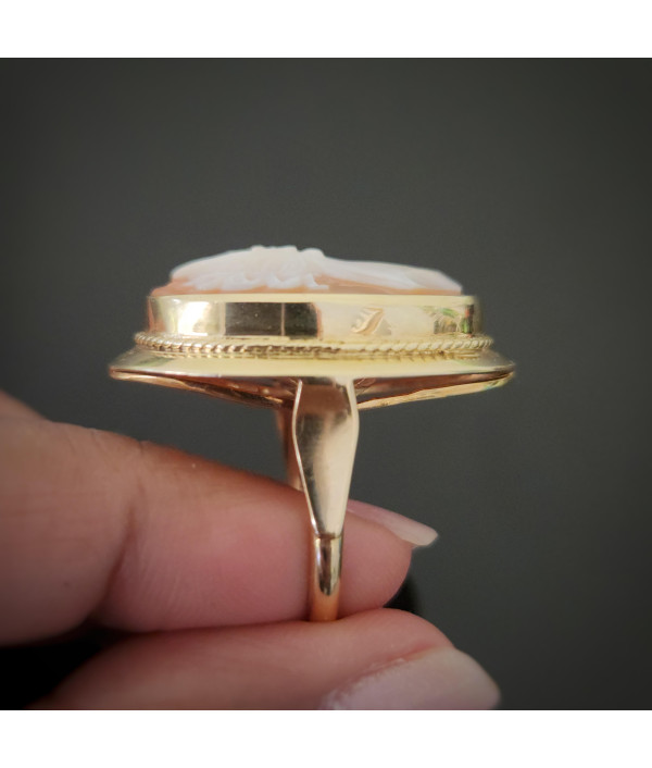 Vintage Large Statement Shell Cameo Ring in 14K Yellow Gold Vintage Large Statement Shell Cameo Ring in 14K Yellow Gold