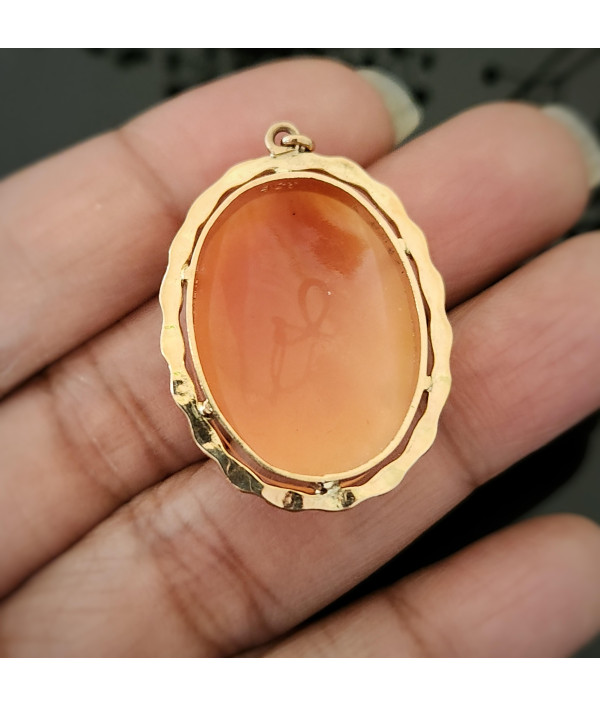 Vintage 9ct Gold Shell Cameo Pendant Vintage 9ct Gold Shell Cameo Pendant