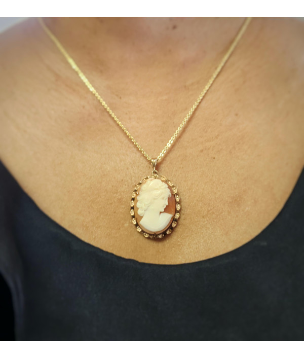 Vintage 9ct Gold Shell Cameo Pendant Vintage 9ct Gold Shell Cameo Pendant