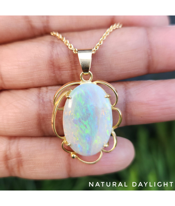 1960s Australian Crystal Opal Pendant in 18k Gold 1960s Australian Crystal Opal Pendant in 18k Gold