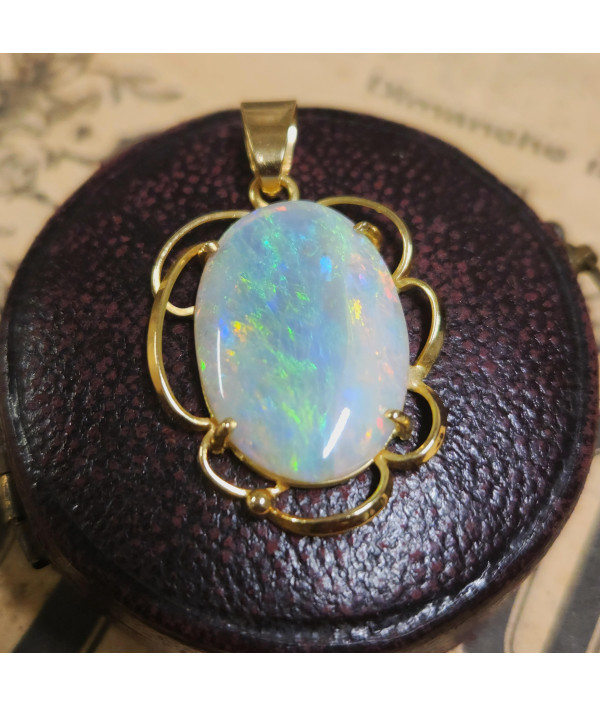 1960s Australian Crystal Opal Pendant in 18k Gold 1960s Australian Crystal Opal Pendant in 18k Gold