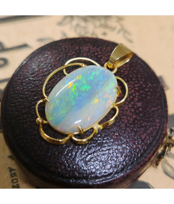 1960s Australian Crystal Opal Pendant in 18k Gold 1960s Australian Crystal Opal Pendant in 18k Gold