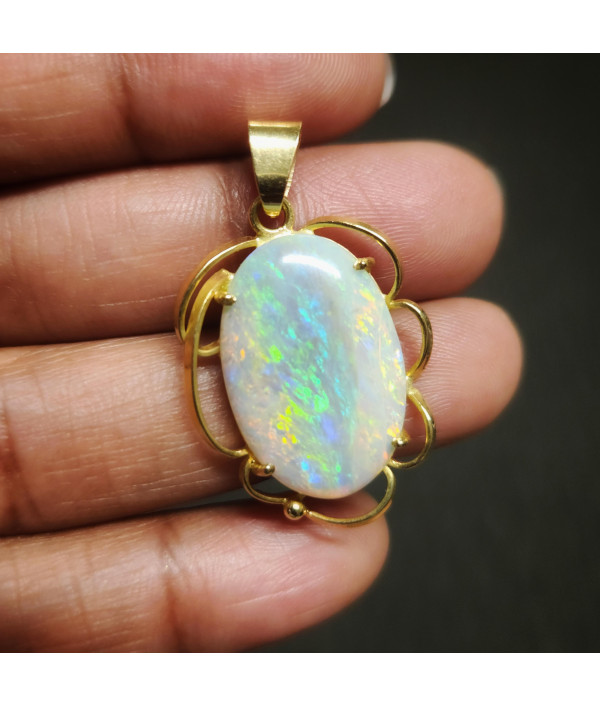1960s Australian Crystal Opal Pendant in 18k Gold 1960s Australian Crystal Opal Pendant in 18k Gold