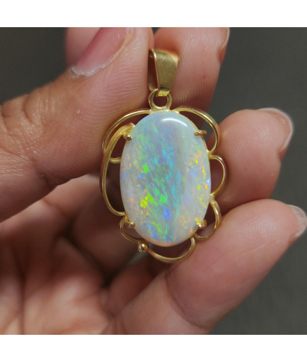1960s Australian Crystal Opal Pendant in 18k Gold 1960s Australian Crystal Opal Pendant in 18k Gold