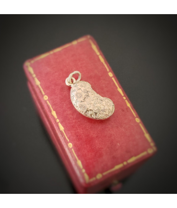 Victorian 9ct Gold Mini Lucky Bean Charm – Chester 1898 Victorian 9ct Gold Mini Lucky Bean Charm – Chester 1898