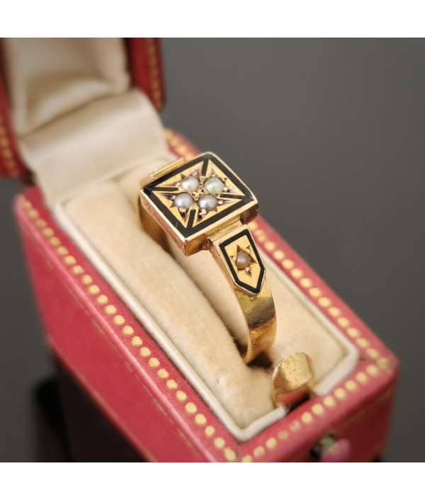 Antique Victorian Black Enamel & Seed Pearls Mourning Ring in 15ct Gold - Birmingham 1876 Antique Victorian Black Enamel & Seed Pearls Mourning Ring in 15ct Gold - Birmingham 1876